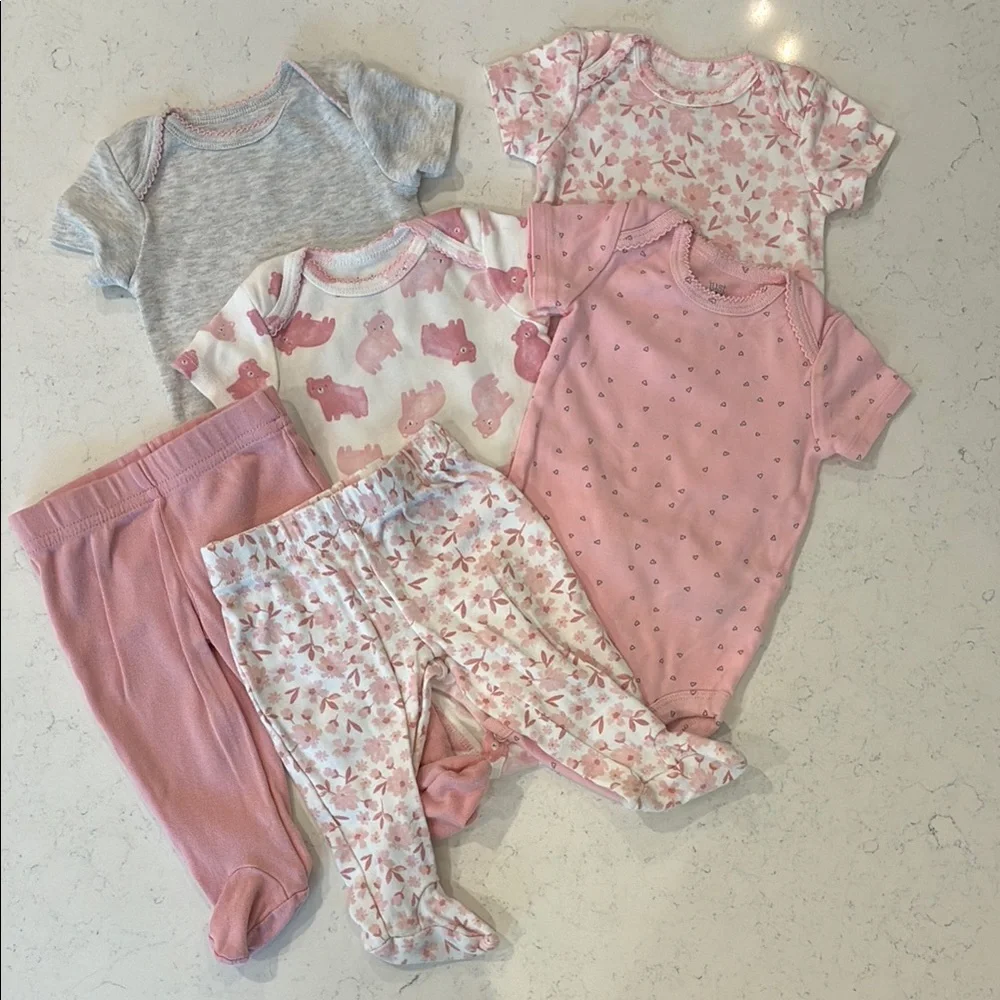 Just One You 4-pack of Onesies with Matching 2-pack of footie pants. Size 3M